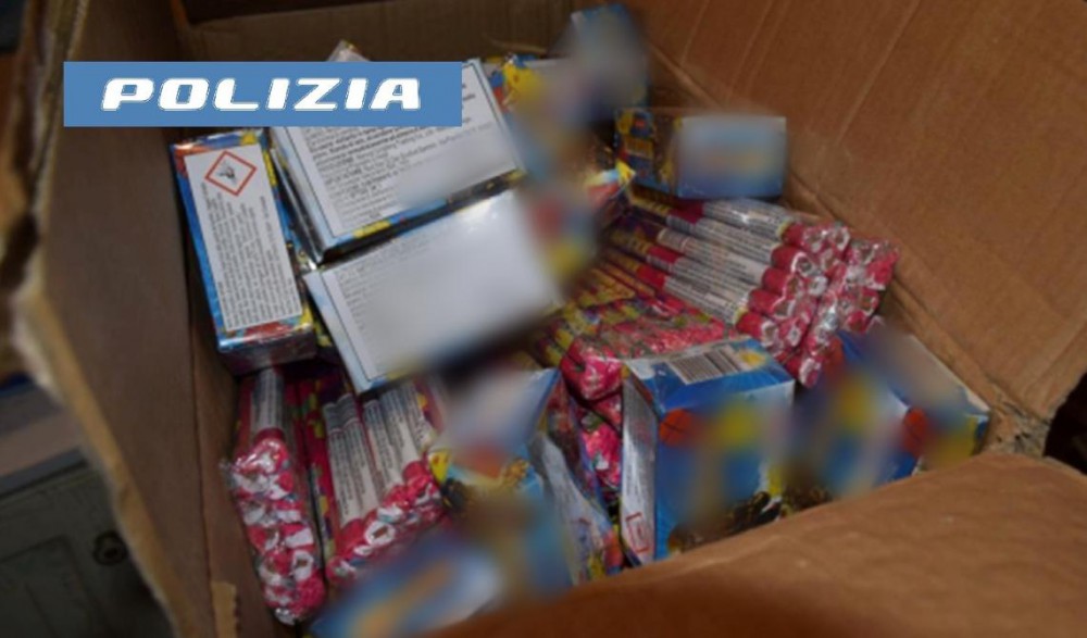 Nasconde nel box 50 kg di fuochi d’artificio. Denunciato un soggetto dalla Polizia di Stato