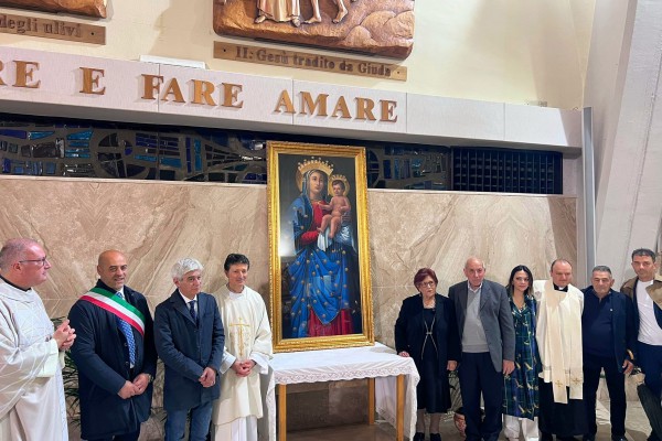 Visciano, la nuova riproduzione dell’effige della Madonna nel Tempietto Votivo simbolo di fede, religione e tradizione