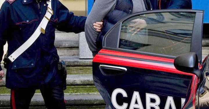 Carabinieri fermano tre persone per rapina in una pasticceria