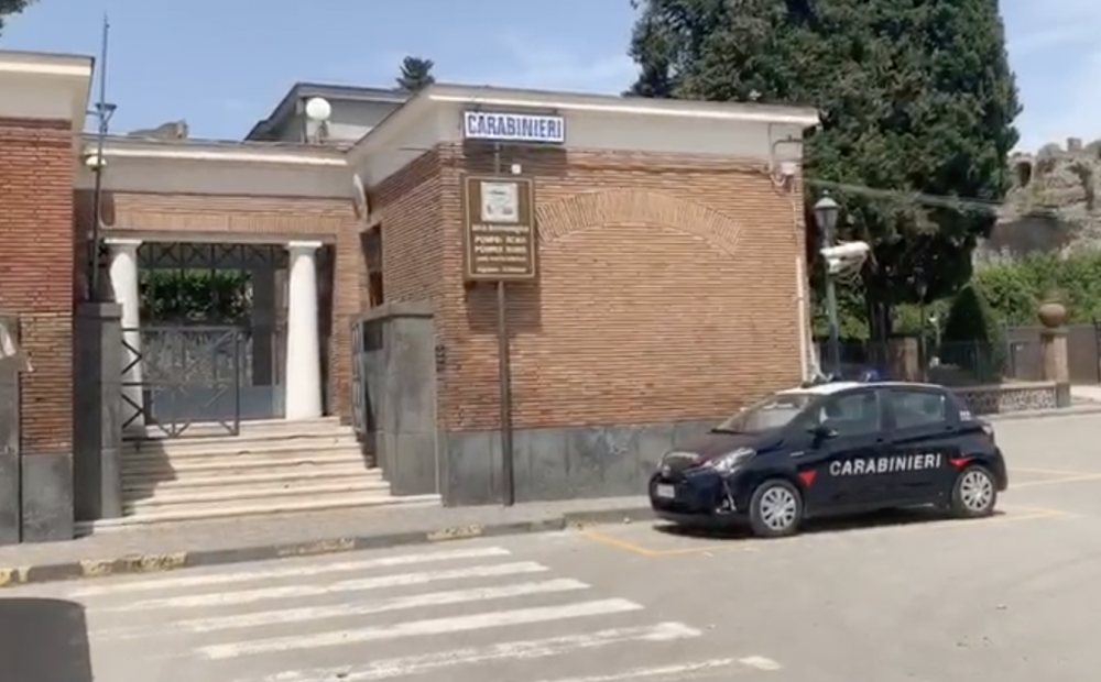 Pompei: Carabinieri scoprono due accompagnatori turistici abusivi, denunciati