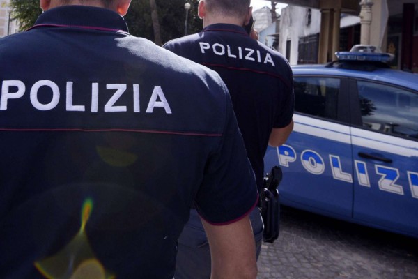 Beccato a spacciare droga, 48enne arrestato dalla Polizia