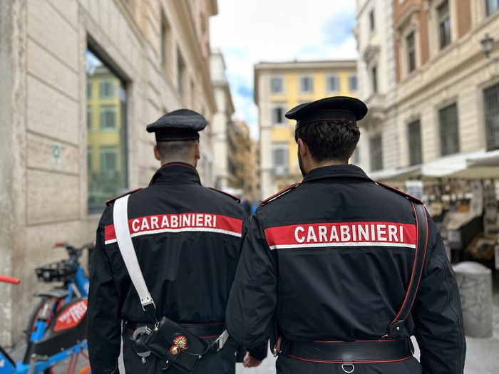 “Nonna c’è un pacco per me”: 83enne chiama i Carabinieri e fa arrestare truffatore