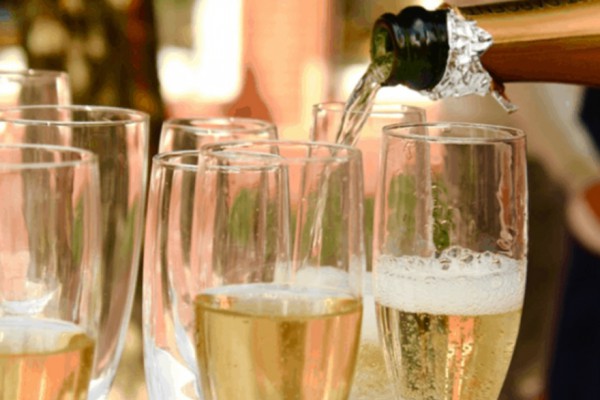 Nola, champagne 'contraffatto' in vendita: Carabinieri denunciano un imprenditore