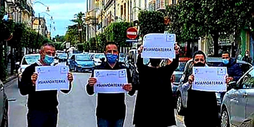 Pompei, flash-mob di protesta dei commercianti contro il DPCM di Conte