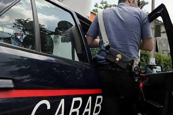 Bimba di 4 anni in crisi respiratoria, il suo cuore si ferma. Carabinieri la salvano