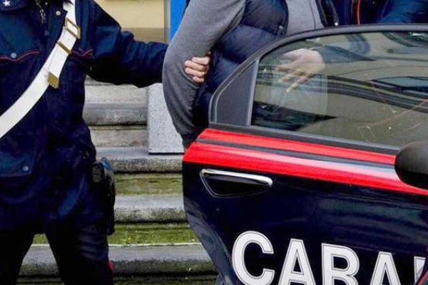 San Gennaro Vesuviano: Per non aver ricambiato il saluto entra in casa sua e la aggredisce. Carabinieri arrestano 31enne