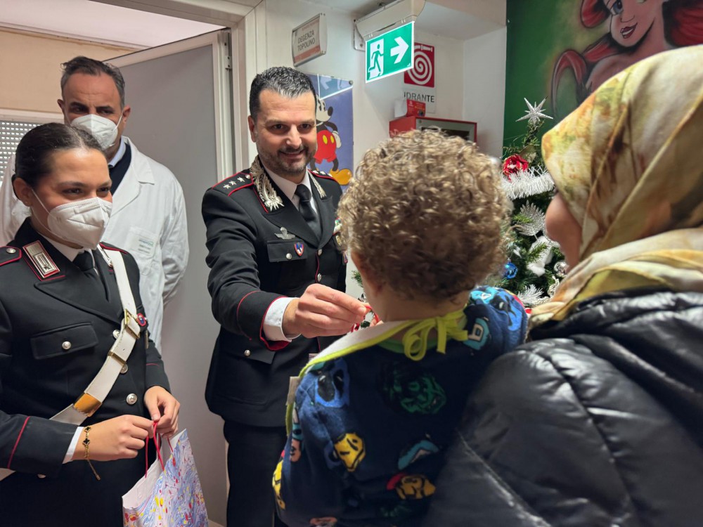 Nola, giocattoli ai bimbi ricoverati in pediatria anche a Natale. L'iniziativa dei Carabinieri