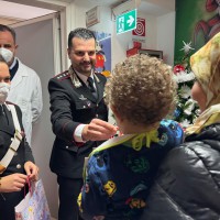 Nola, giocattoli ai bimbi ricoverati in pediatria anche a Natale. L'iniziativa dei Carabinieri