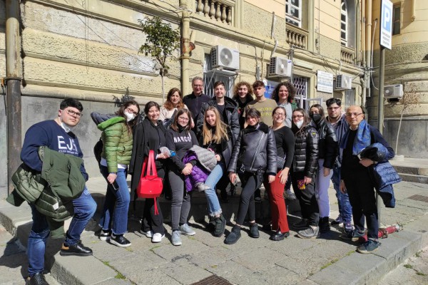 Sorridi alla vita: la storia di un sogno sbocciato dal dolore e innaffiato dalla solidarietà di tanti giovani volontari