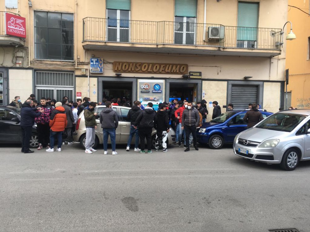 Febbre azzurra a Palma Campania: è corsa sfrenata al biglietto di Napoli-Milan