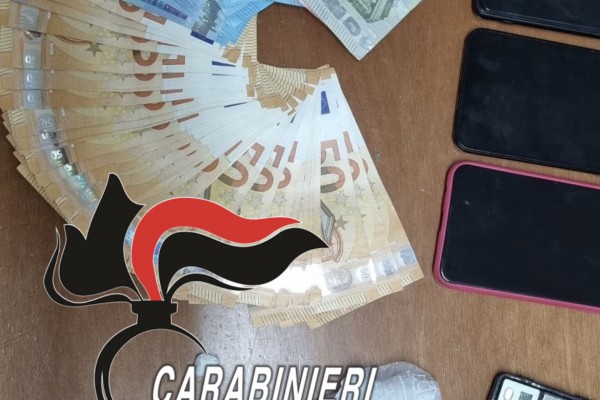 In casa con la droga. Due minori arrestati dai Carabinieri