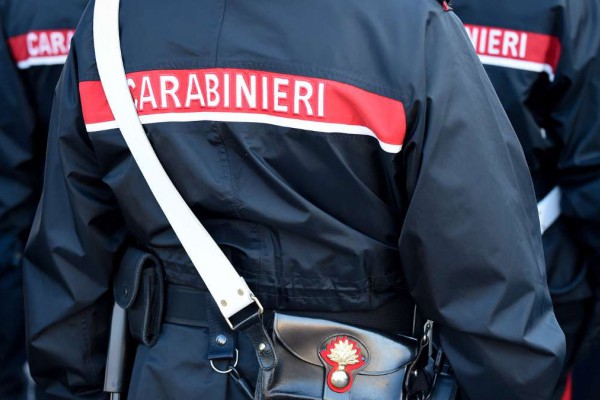 Napoli Capodimonte: Fenomeno pickpocketing. Lotta ai borseggiatori. Tre persone arrestate. I consigli dei Carabinieri