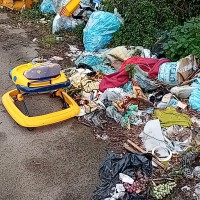 Montagna di San Gennaro devastata dai rifiuti: scatta l'allarme di un ambientalista