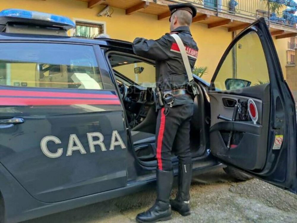 OTTAVIANO E CARBONARA DI NOLA: 44enne spara 13 colpi contro casa e auto di suocero e cognato. Carabinieri eseguono misura cautelare