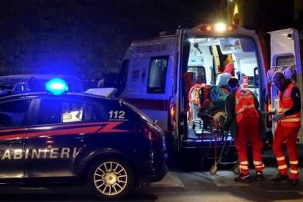 Fugge in un'auto rubata e si schianta contro altro veicolo guidato da una donna: 27enne arrestato dai Carabinieri, 51enne portata in ospedale