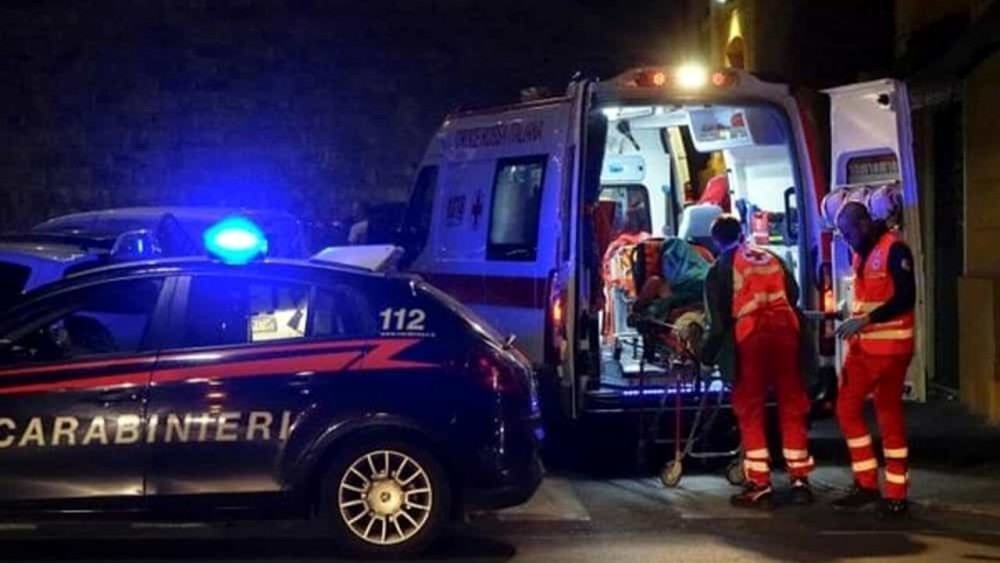 Fugge in un'auto rubata e si schianta contro altro veicolo guidato da una donna: 27enne arrestato dai Carabinieri, 51enne portata in ospedale