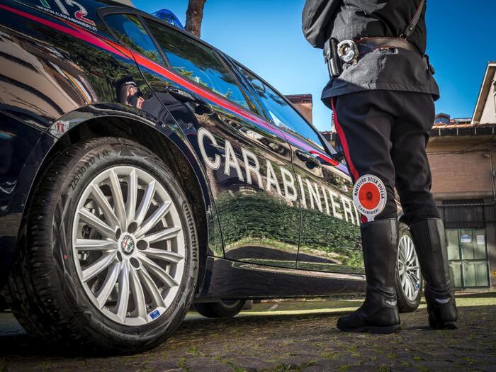 Camposano – Cimitile - San Vitaliano: Maresciallo libero dal servizio si accorge che 2 persone stanno rubando un’auto, arrestati