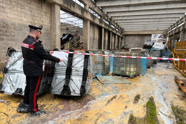 Sicurezza ambientale. Carabinieri sequestrano 30 metri quadri all’interno di una fabbrica