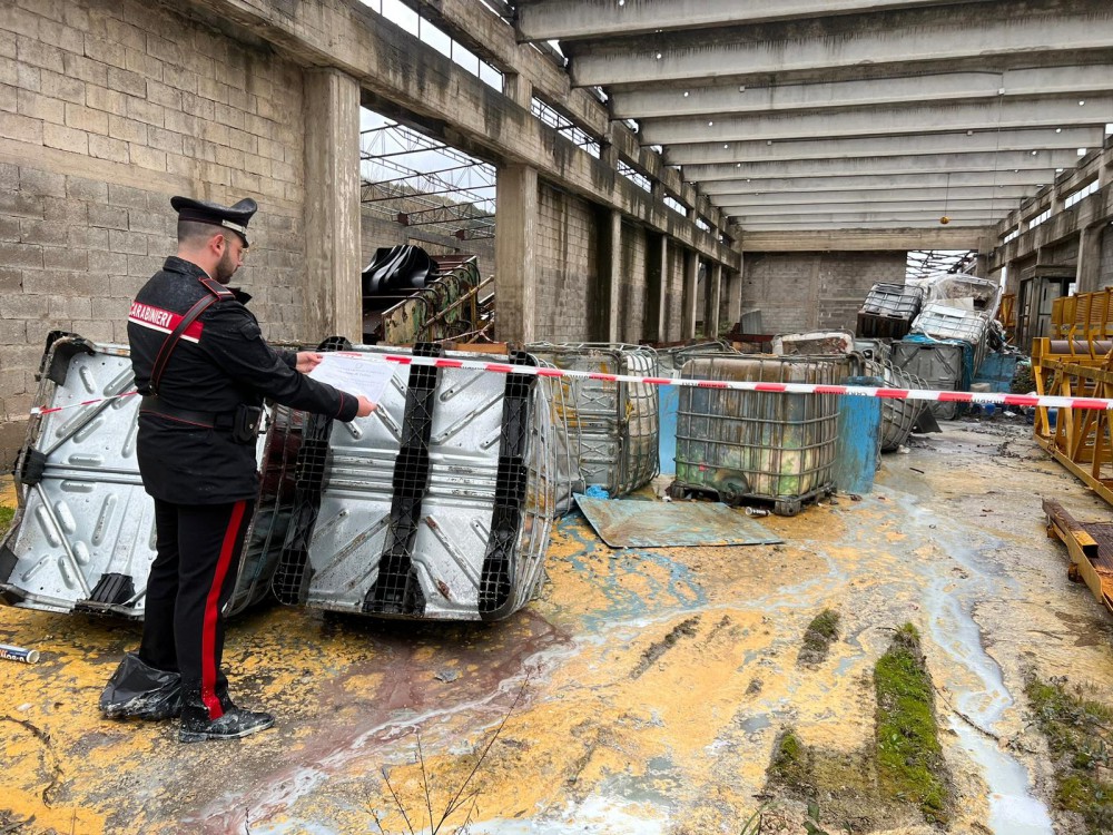 Sicurezza ambientale. Carabinieri sequestrano 30 metri quadri all’interno di una fabbrica