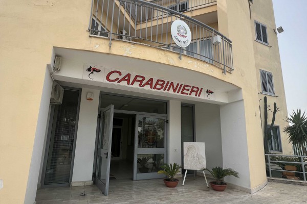 Insulta l'allenatore da un balcone adiacente lo stadio di Palma: denunciato un 50enne già colpito da Daspo