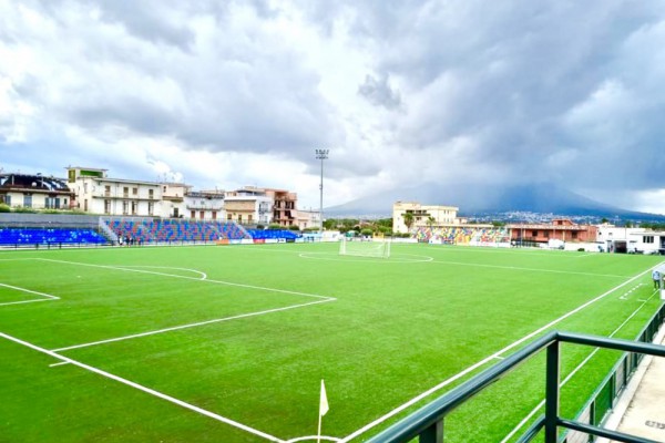 Vendeva bevande allo stadio di Palma Campania senza autorizzazione: denunciato