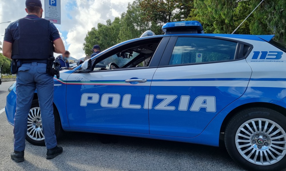 Polizia di Stato denuncia un uomo di 35 anni di cittadinanza rumena per intestazione fittizia di 82 veicoli