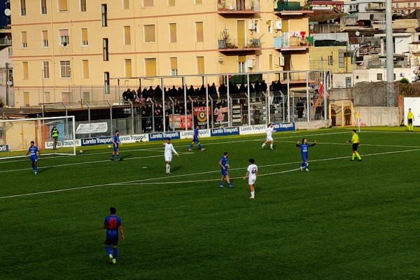 Fuochi d'artificio nel finale del derby: pari pirotecnico tra Costa d'Amalfi e Palmese