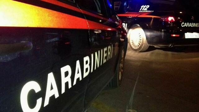 SAN GENNARO VESUVIANO: rapinano e picchiano bengalese. due persone denunciate dai Carabinieri, hanno 17 e 21 anni