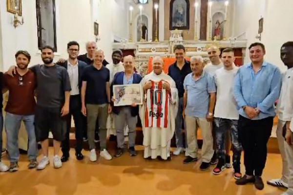 La comunità parrocchiale festeggia i Campioni della Sangennarese