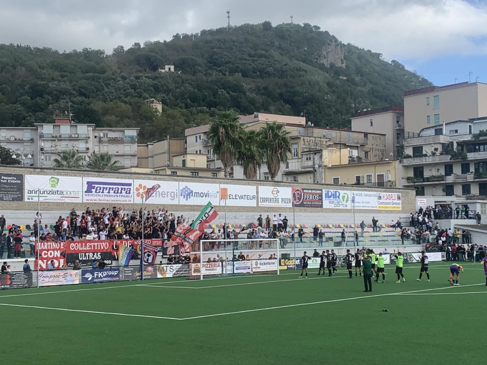 Palma Campania: tifoso con DASPO 'pizzicato' allo stadio dai Carabinieri, scatta la denuncia penale