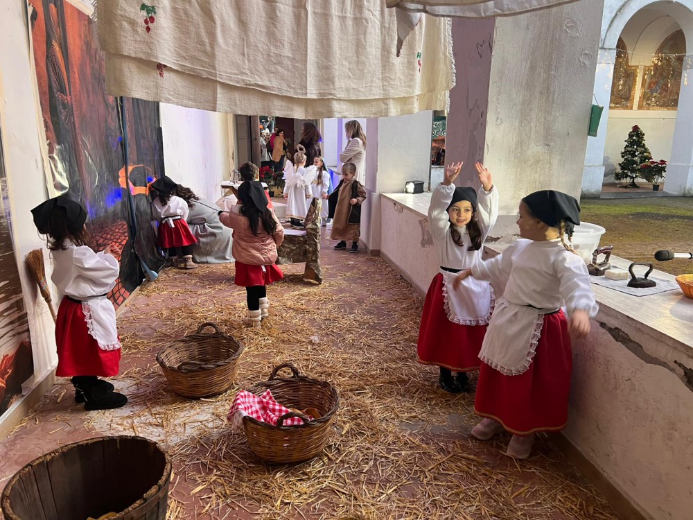 A San Gennaro Vesuviano la magia del Presepe Vivente luccica nel Chiostro del Convento Francescano