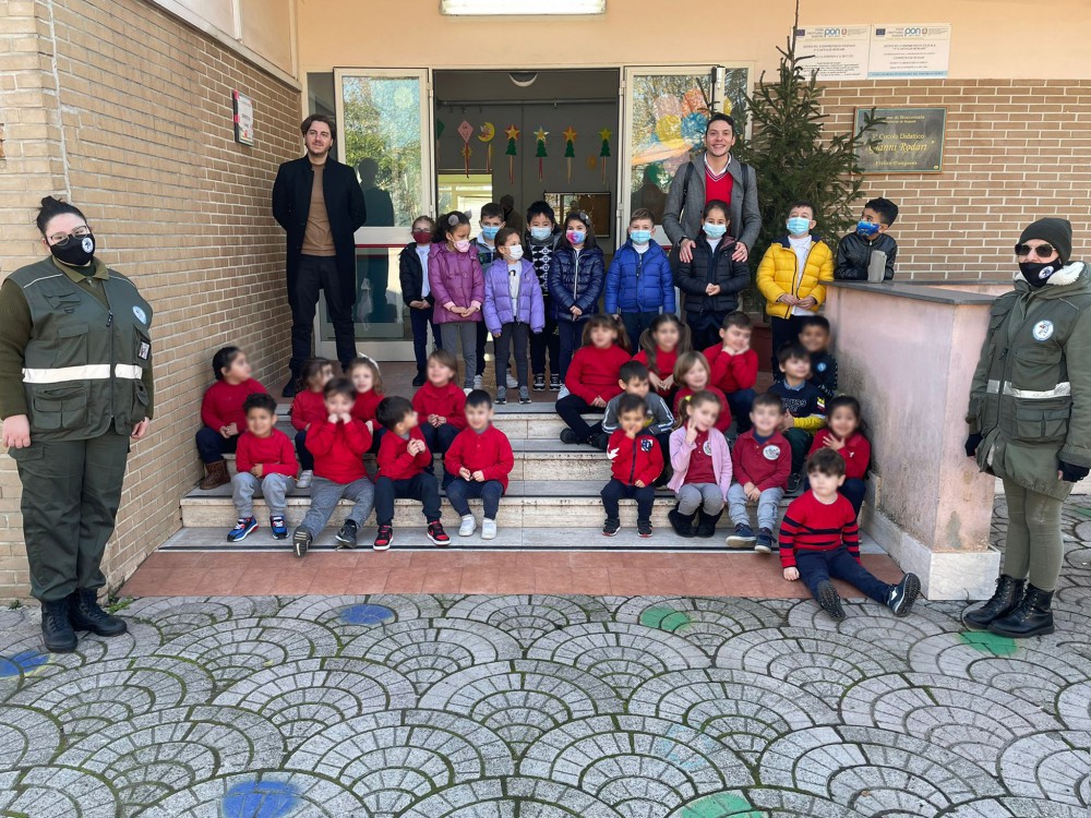 Terzigno, le associazioni ecologiste donano alberi di Natale alle scuole