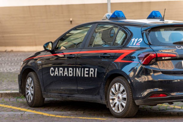 I Carabinieri intervengono per una lite condominiale, poteva essere una strage: arrestati fratello e sorella