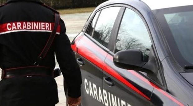 Rapina e fuga in autobus: due giovani arrestati dai Carabinieri