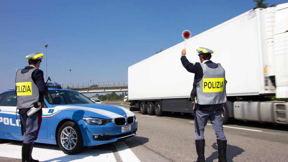 Mezzi pesanti nel mirino: settimana di controlli a tappeto per la Polizia Stradale