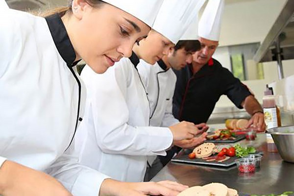 PENSA DIFFERENTE: AFFERMAZIONE DI UNA SCUOLA DI ALTA CUCINA