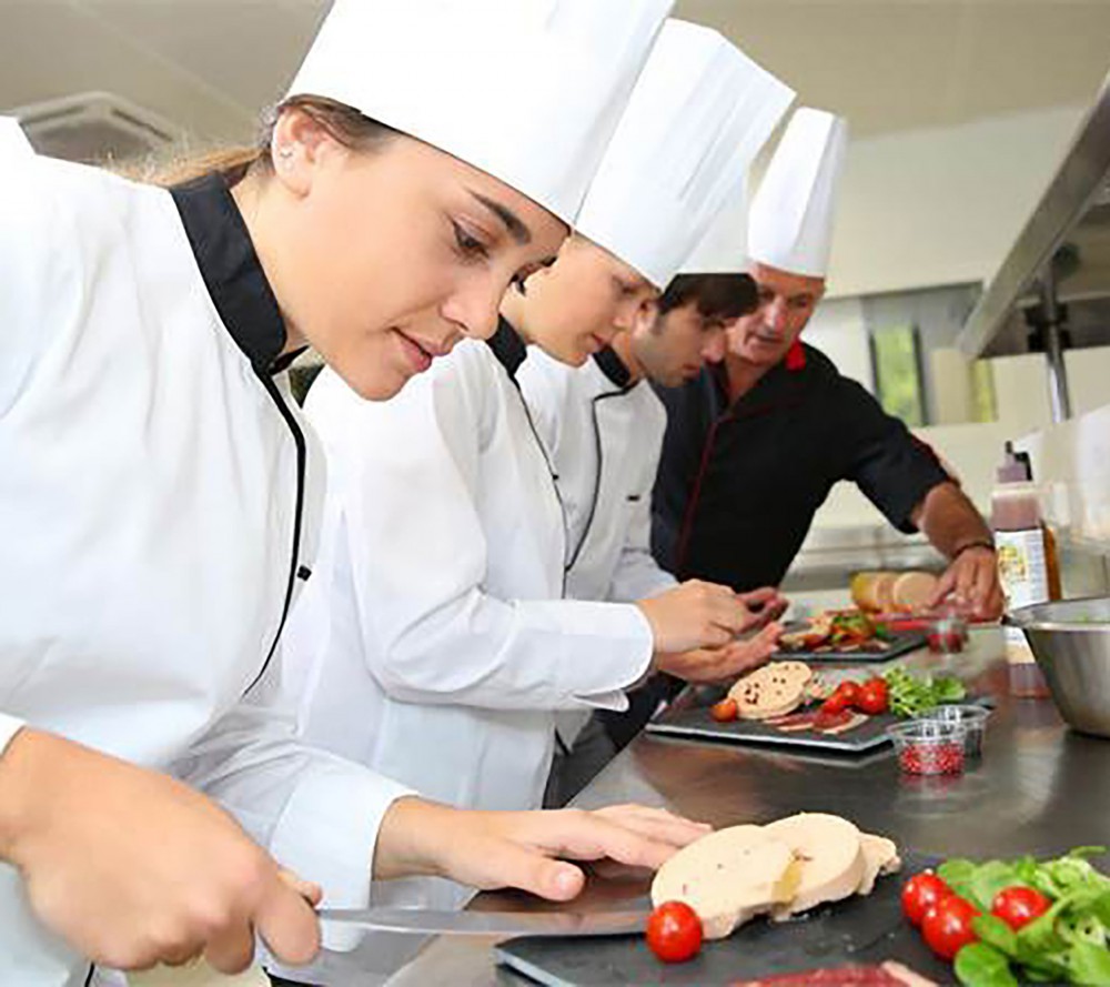 PENSA DIFFERENTE: AFFERMAZIONE DI UNA SCUOLA DI ALTA CUCINA