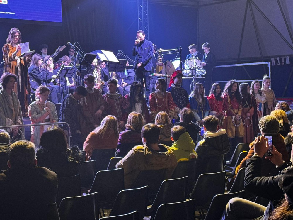 Il Carnevale di Palma Campania nel segno dell'inclusione sociale: serata di musica e magia con l'Isis "Rosmini" e l'associazione "Le Muse per L'Oro"