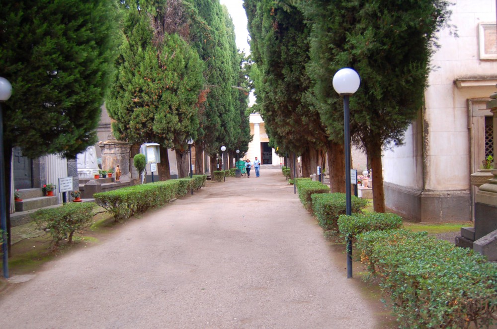 Nuovi loculi e cappelle al cimitero