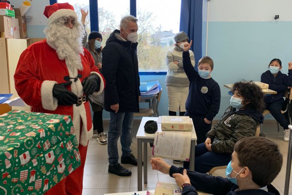 Ottaviano, il Comune porta regali a tutti gli alunni delle scuole